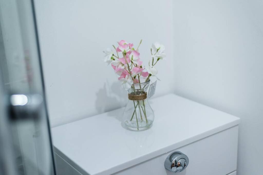 Liverpool City Centre - Fabulous 3 En-Suite Bedrooms - Sleeps 10 People Εξωτερικό φωτογραφία
